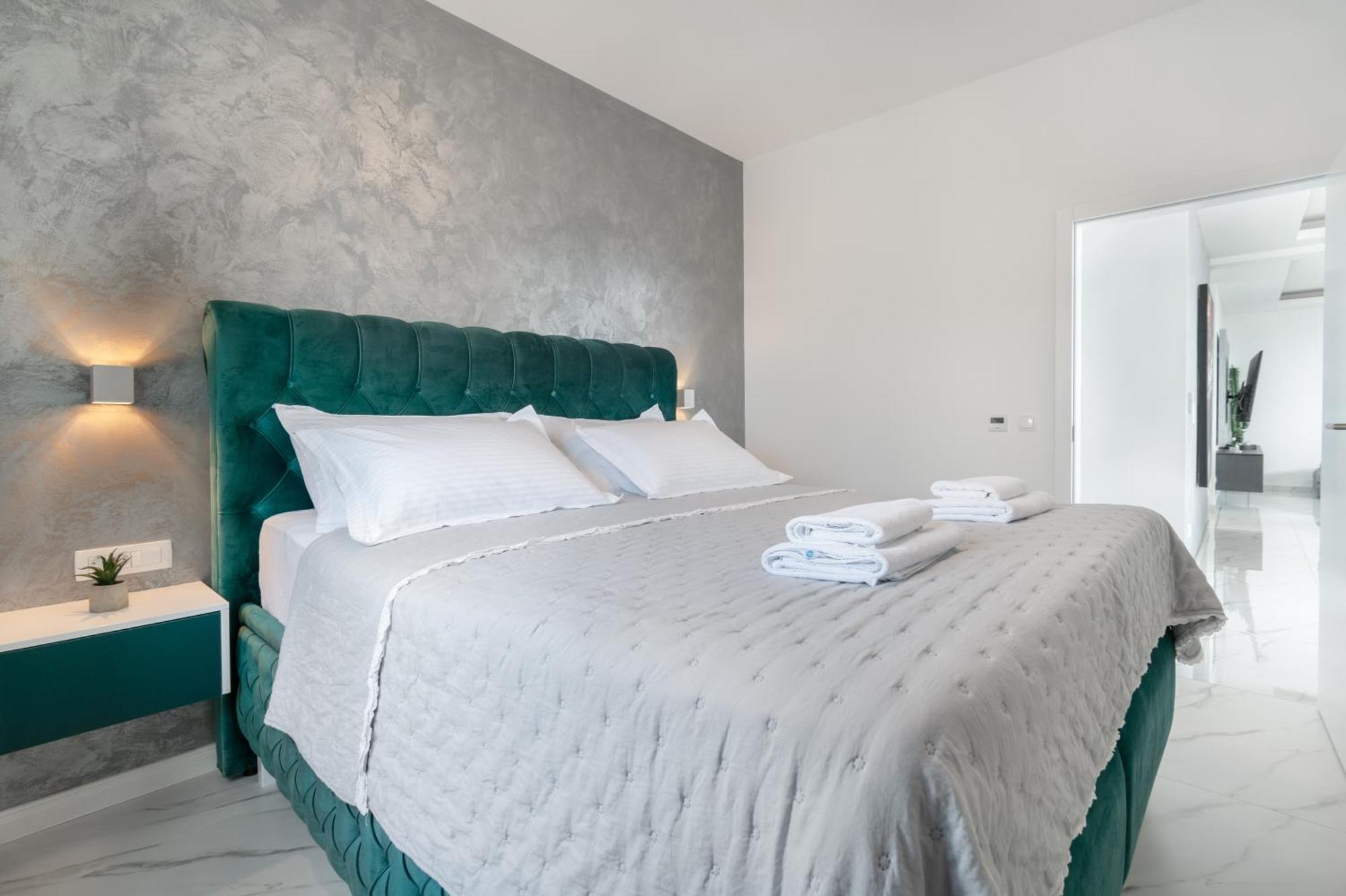 Ferienwohnung Lux Penthouse Panoramic View With Jacuzzi Makarska Exterior foto